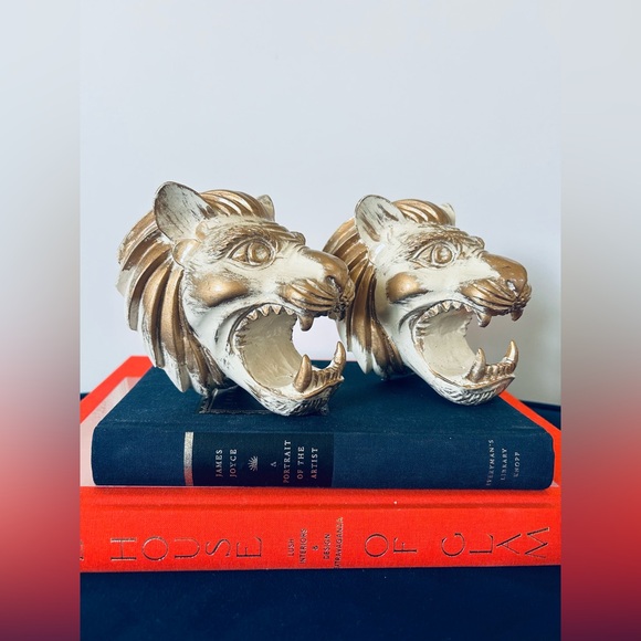 Vintage Set of 2 Lion Head Wall Mount | Majestic Wall Decor | Curtain Rod - Picture 6 of 8